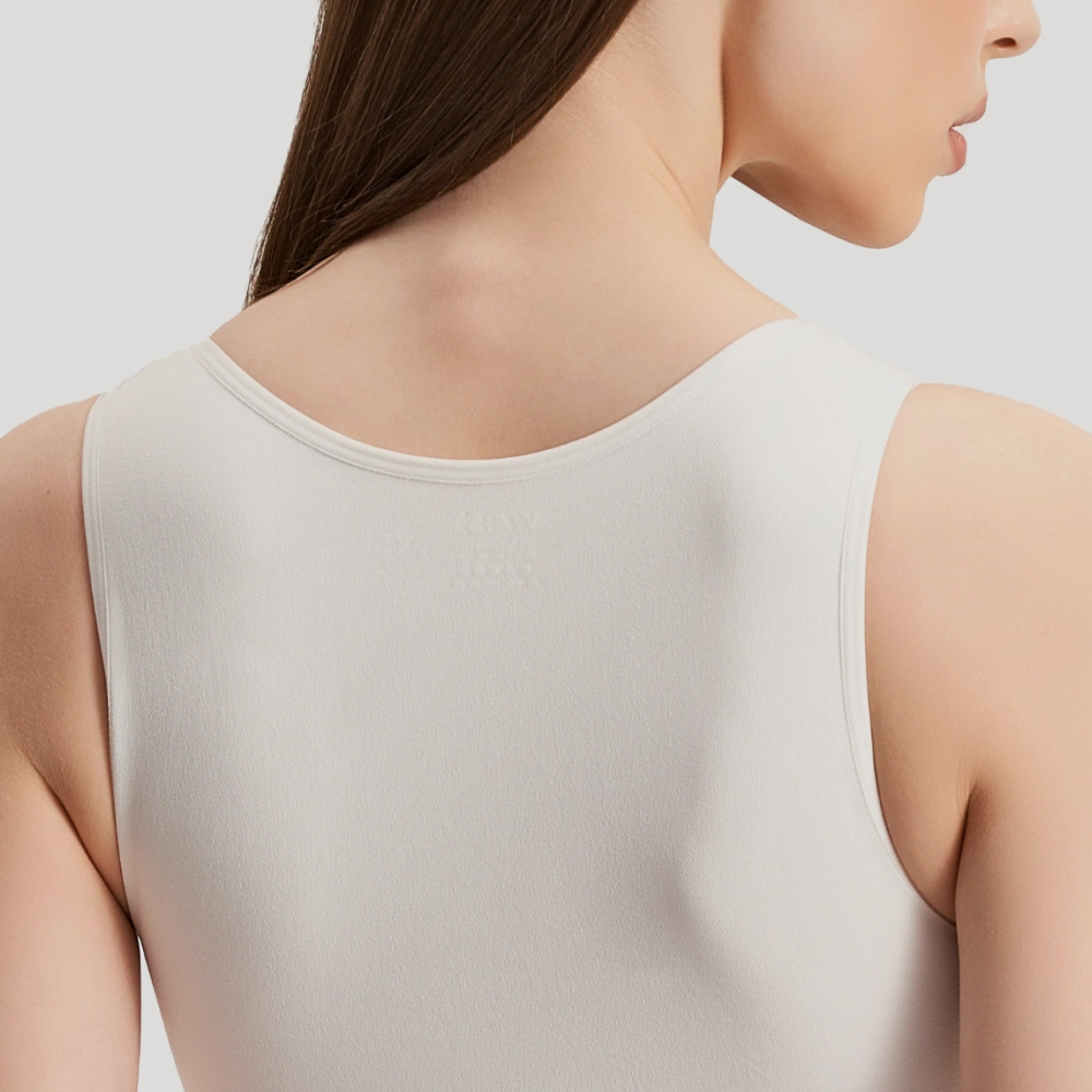 Высокий вырез на спине