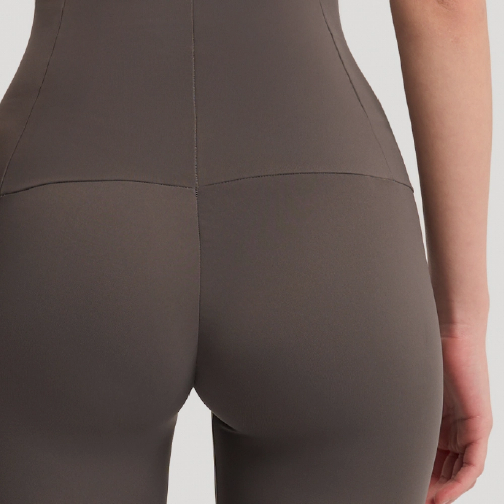 Скрывает целлюлит