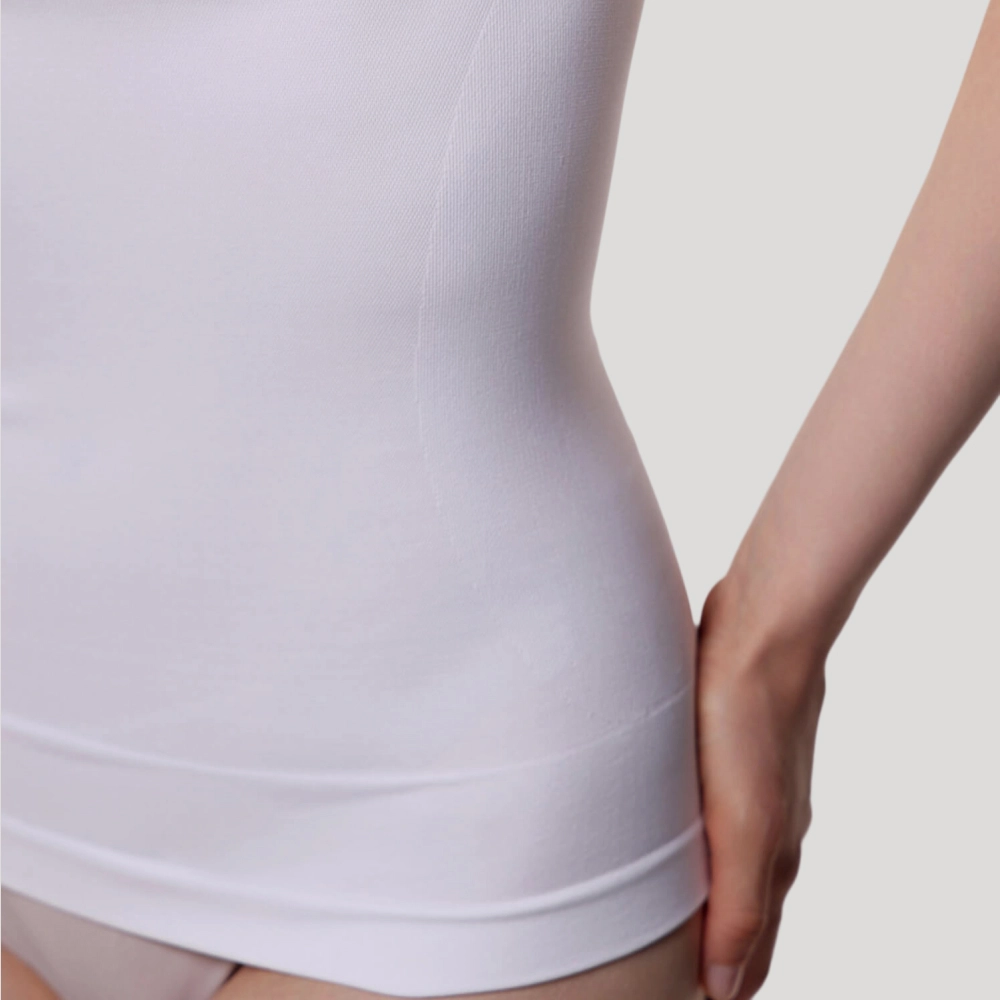 Фиксируется на бедрах