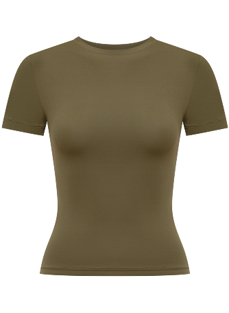 Футболка с закрытым вырезом