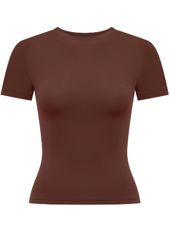 Футболка с закрытым вырезом